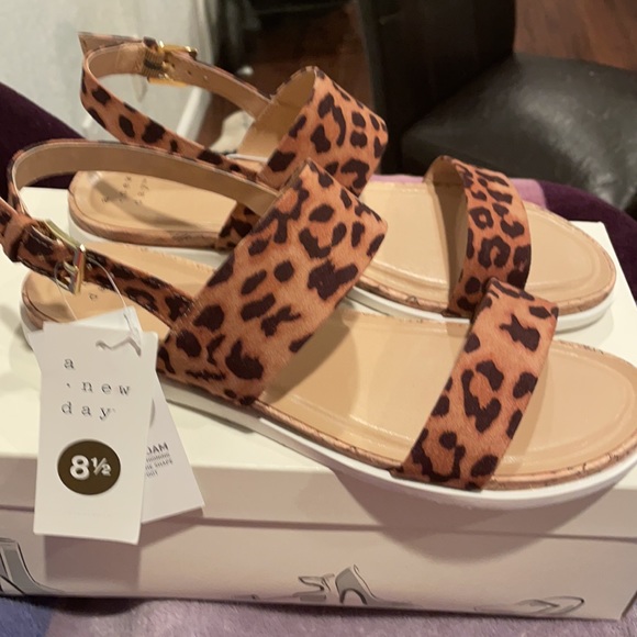 New - Picture 2 of 4